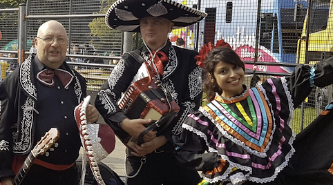 Jarabe, Tapatido tijdens en parade