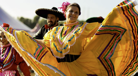 Mexicaanse act voor uw parade reserveren