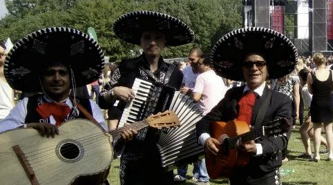 Mexicaanse groep parades in Nederland