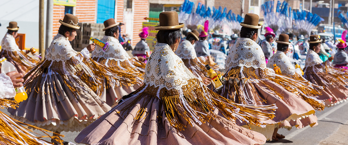 Mexicaanse dansen in traditionele kostuums